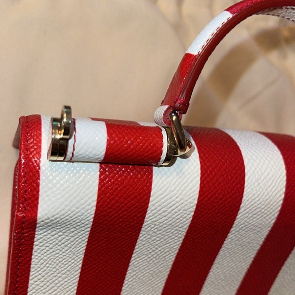 Dolce n Gabbana WOC pristine condition comes with chain strap 23” wallet 7x4 1/2 - Picture 7 of 11